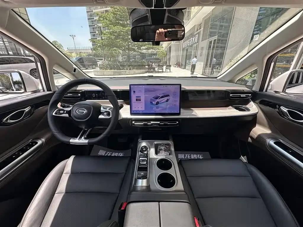 GAC Motor E8 Hybrid — фото 3