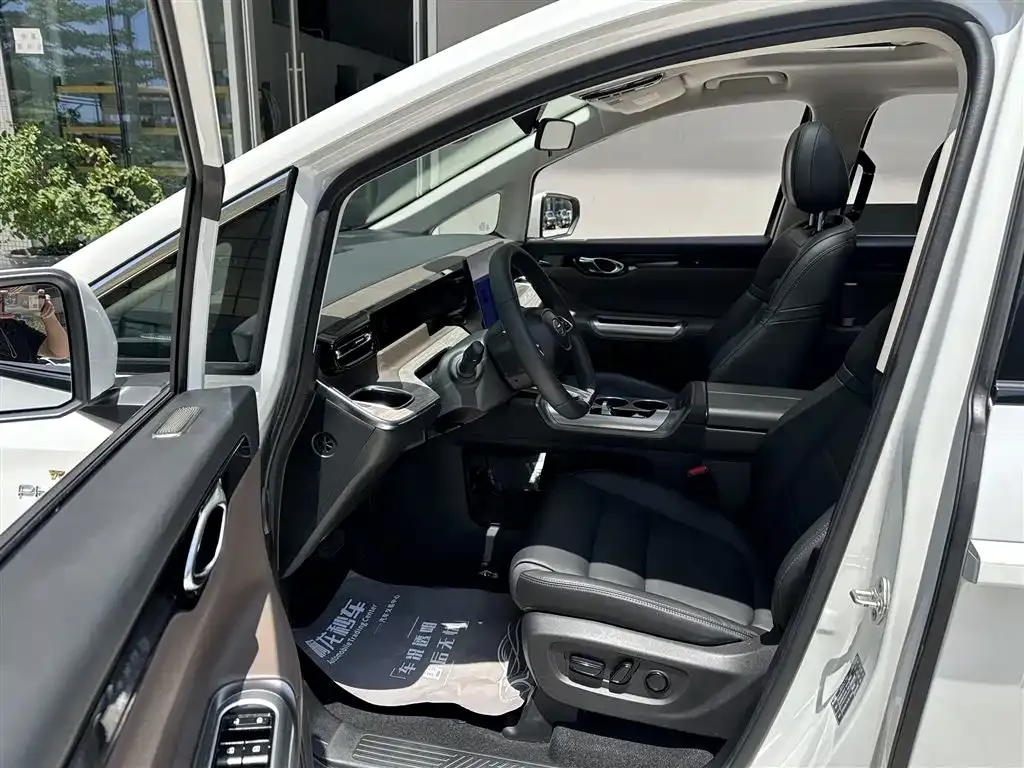GAC Motor E8 Hybrid — фото 6