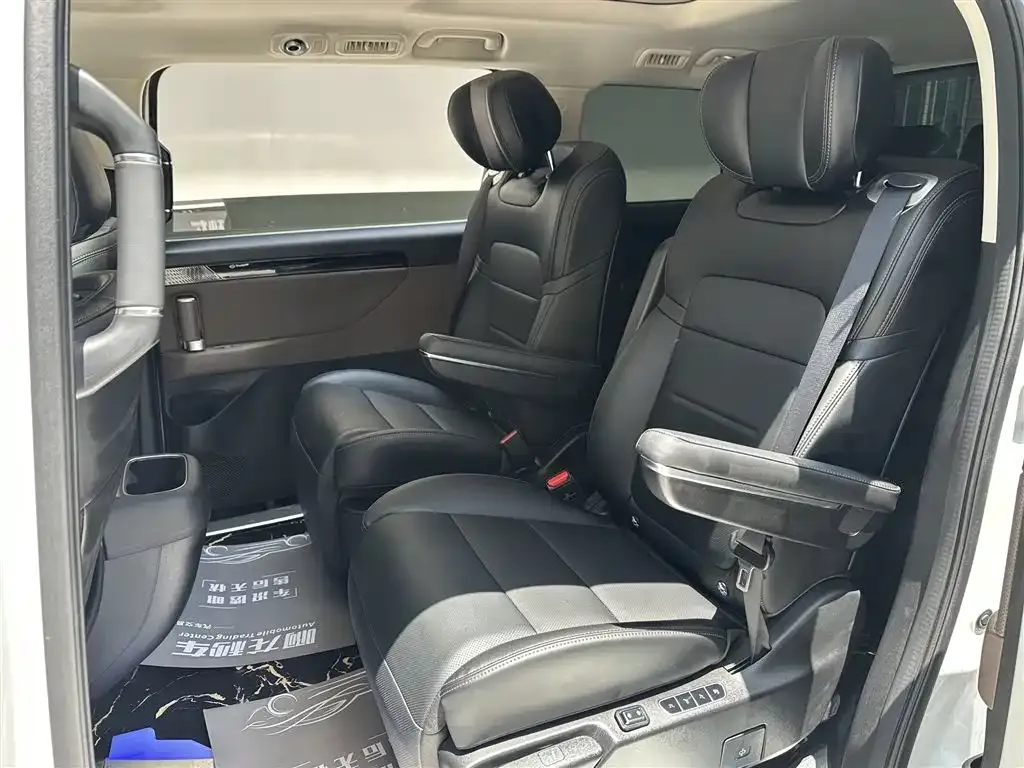 GAC Motor E8 Hybrid — фото 2