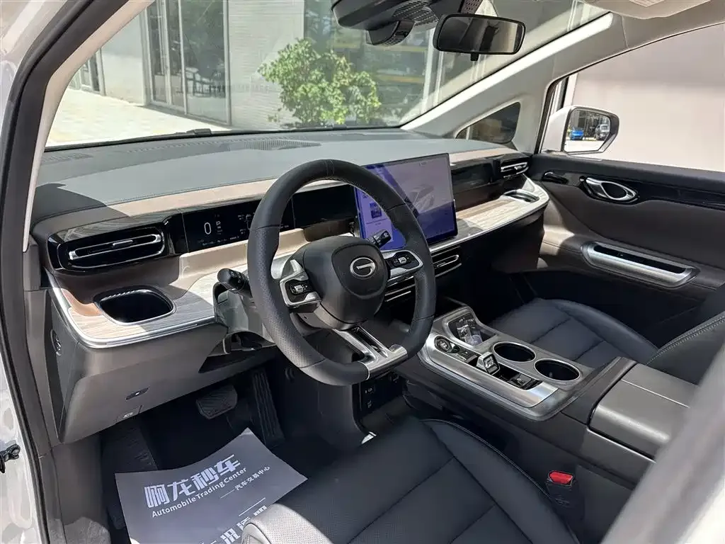 GAC Motor E8 Hybrid — фото 4