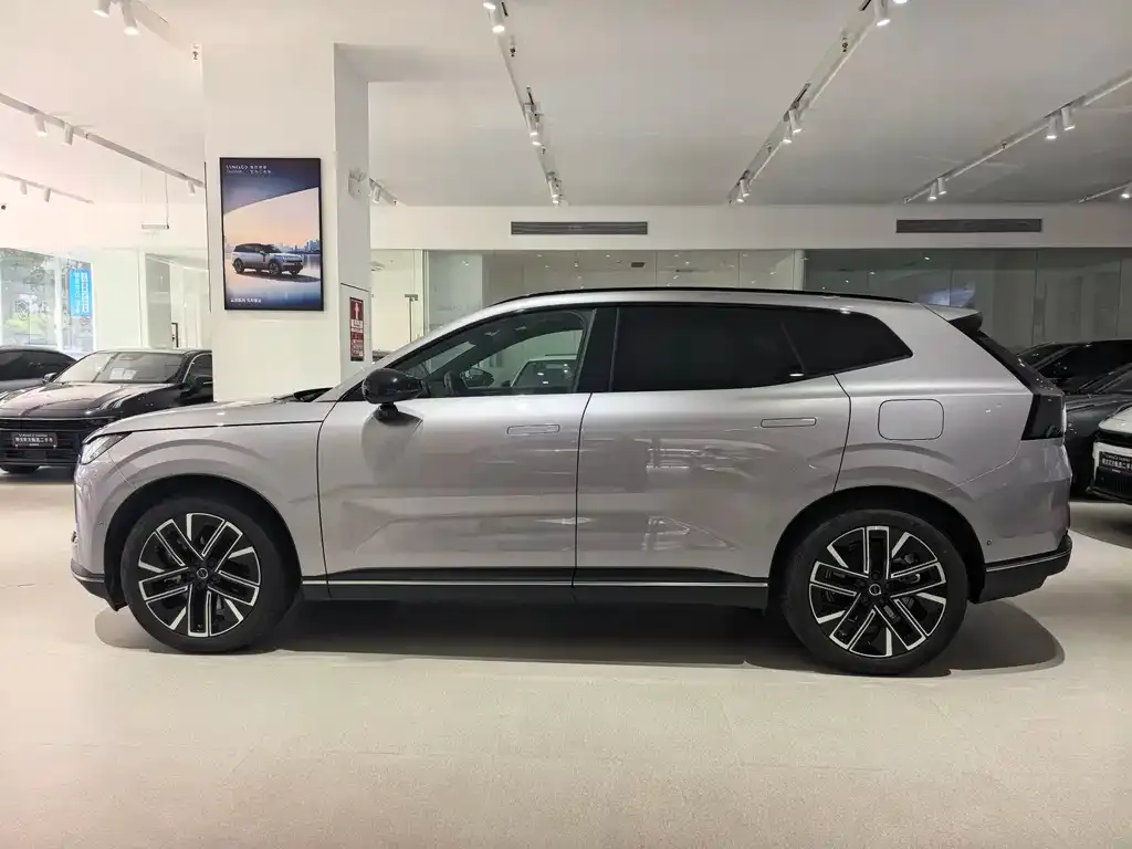 Volvo XC70 Plug-in Hybrid — фото 4