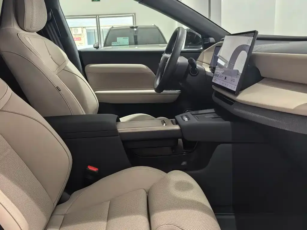 Volvo XC70 Plug-in Hybrid — фото 6