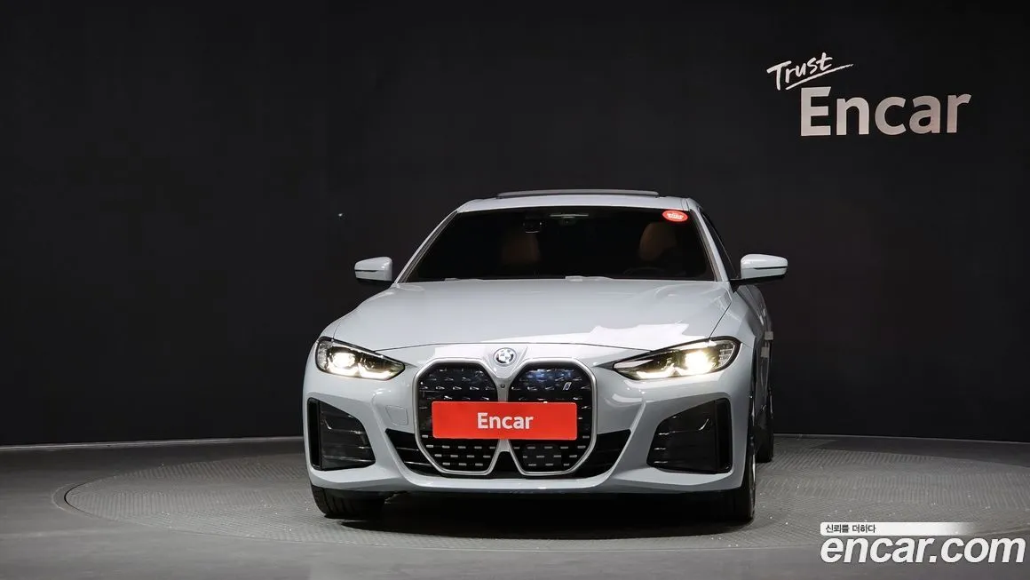 BMW i4 — фото 9