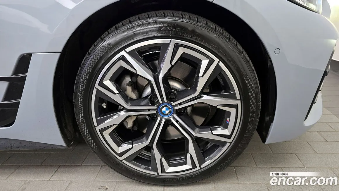 BMW i4 — фото 3