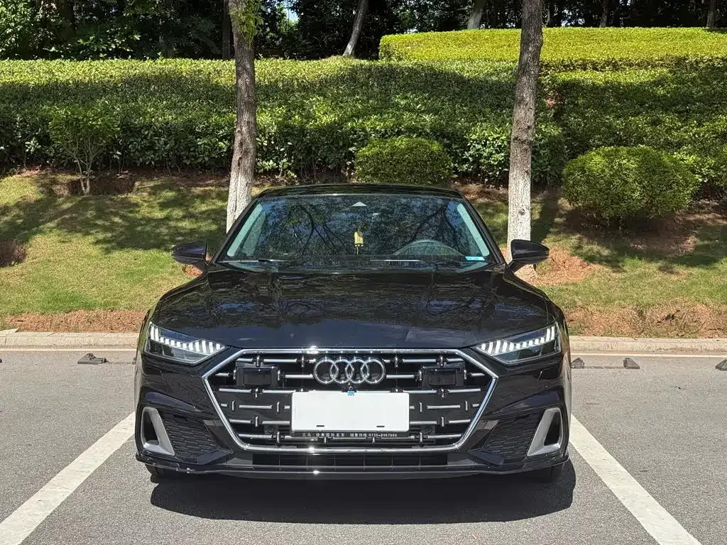 Audi A7L — фото 1