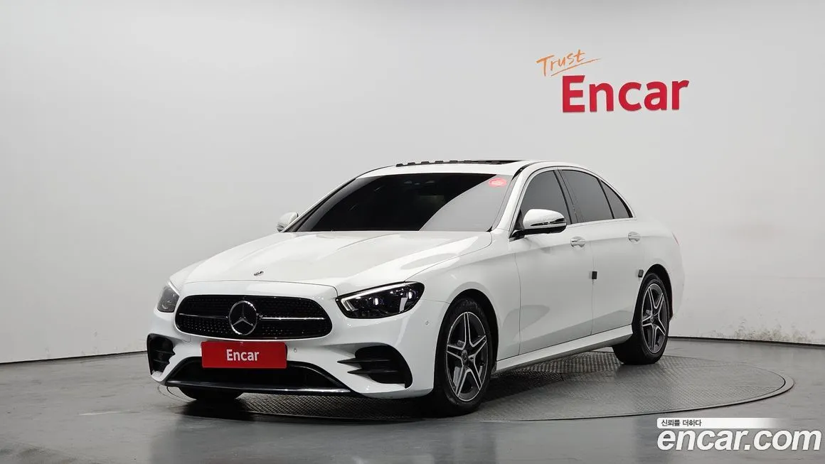 Mercedes-Benz E-Class — фото 1