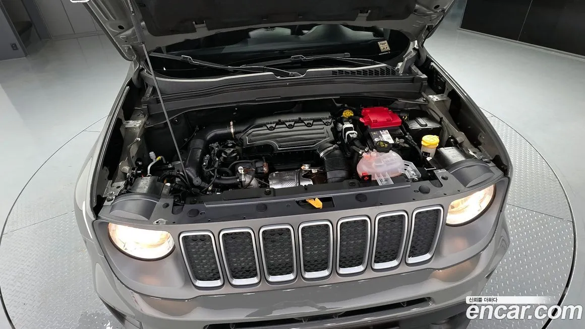 Jeep Renegade — фото 10