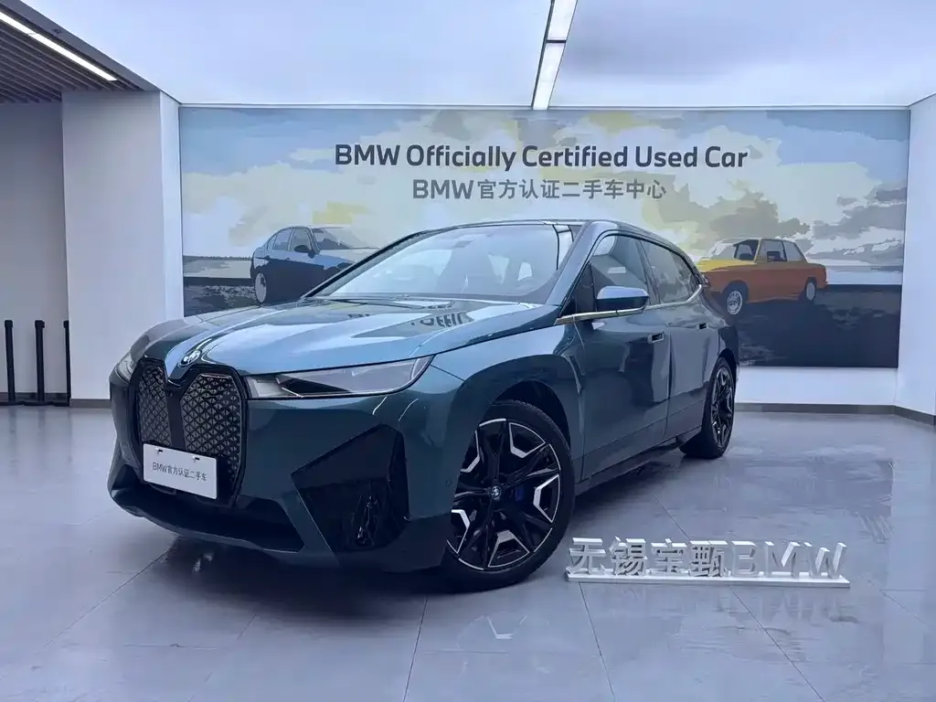 BMW iX — фото 1