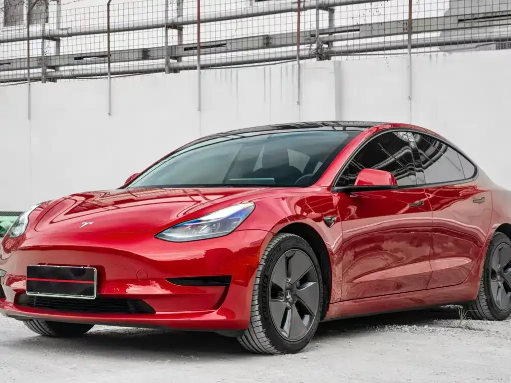 Tesla Model 3 — фото 1