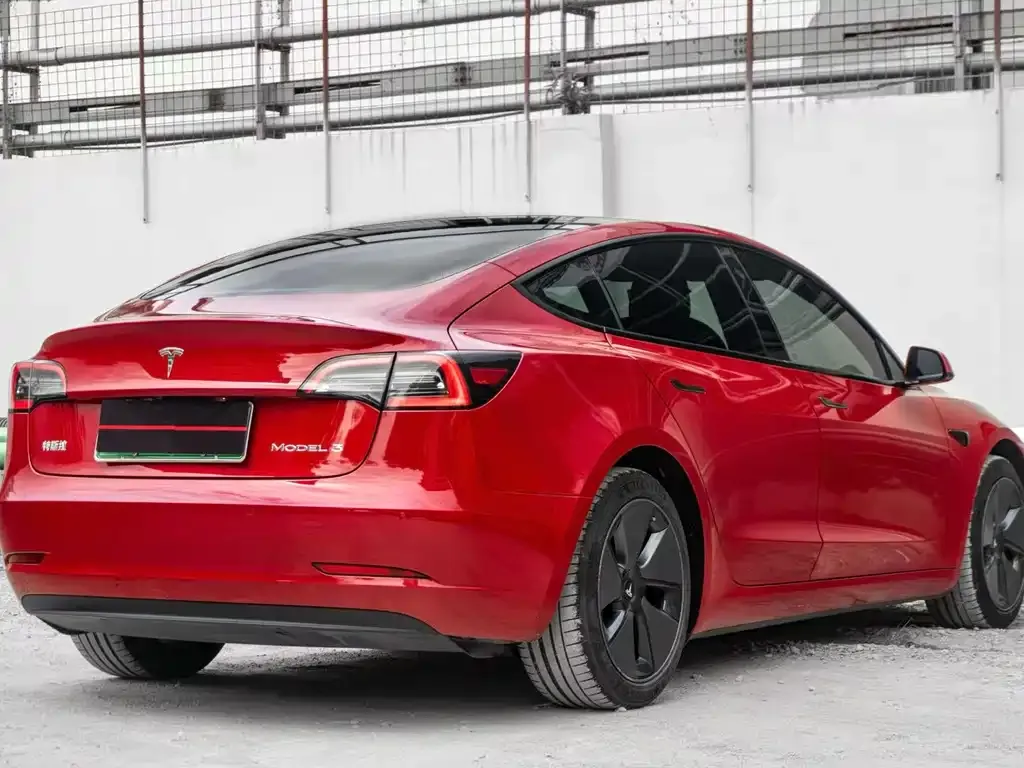Tesla Model 3 — фото 4