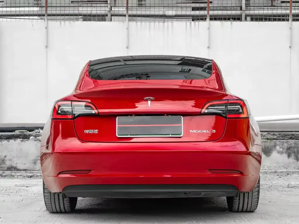 Tesla Model 3 — фото 8