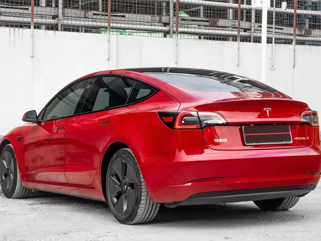 Tesla Model 3 — фото 7
