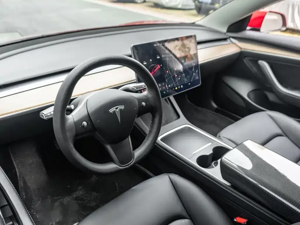 Tesla Model 3 — фото 10