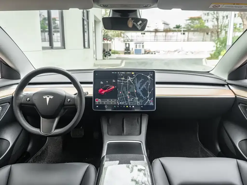 Tesla Model 3 — фото 9
