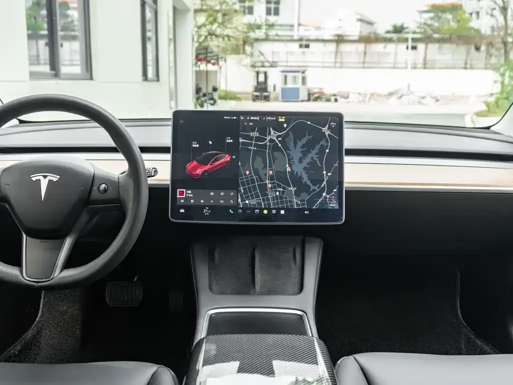 Tesla Model 3 — фото 2