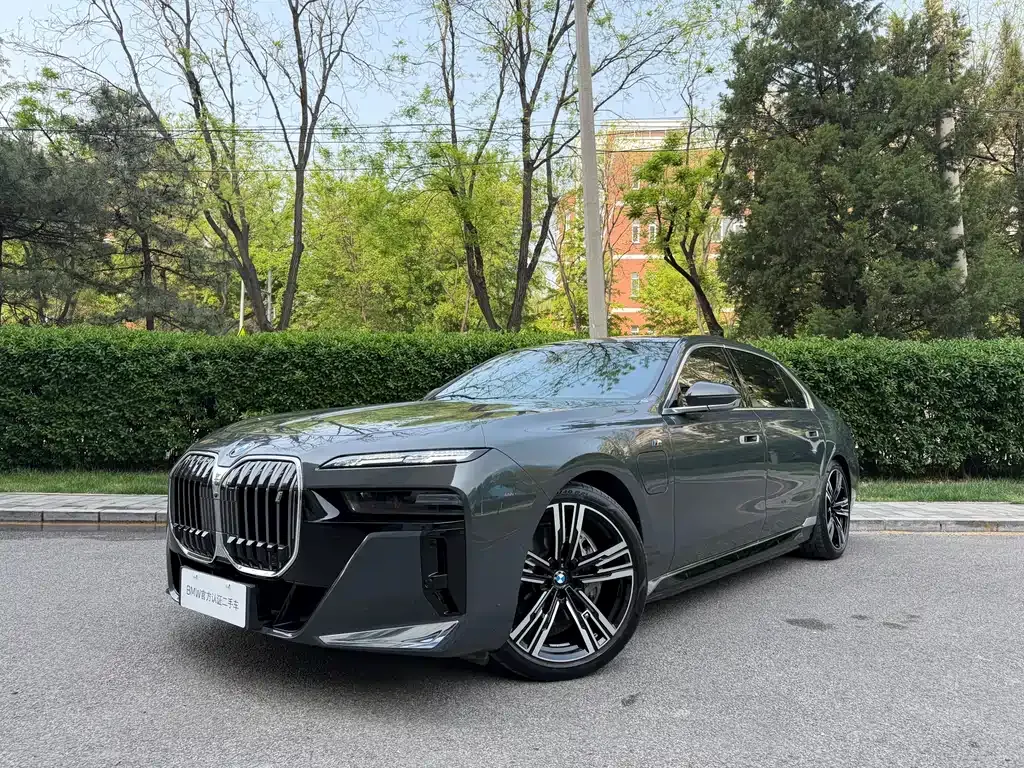 BMW i7 — фото 1