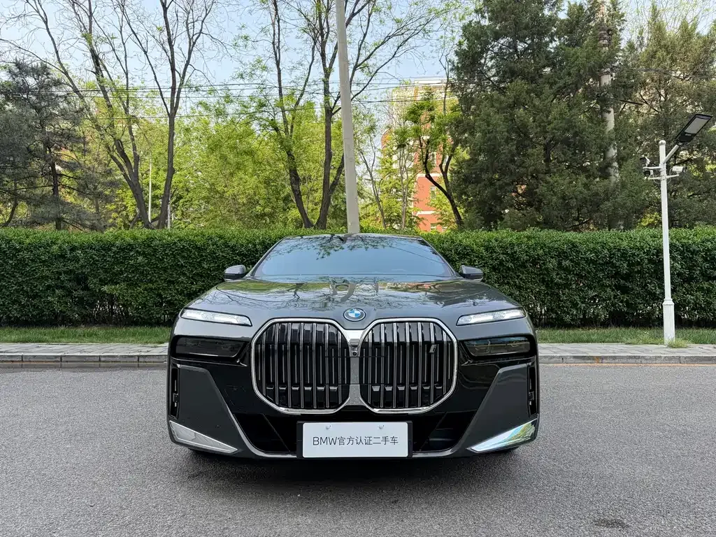 BMW i7 — фото 8