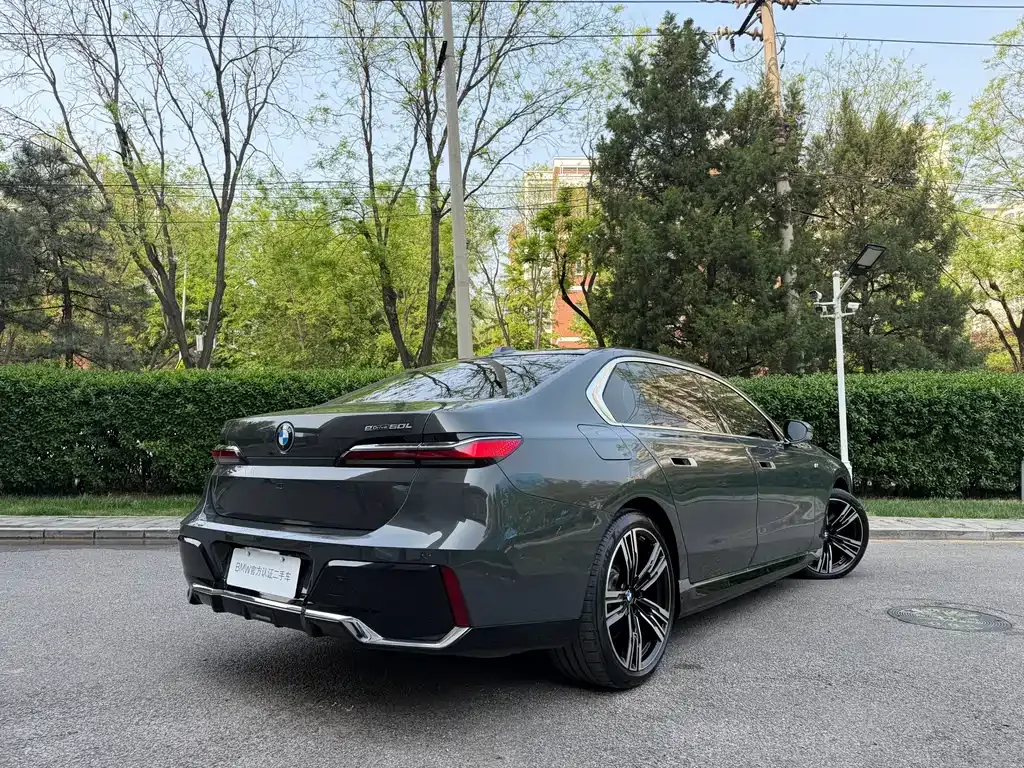 BMW i7 — фото 10