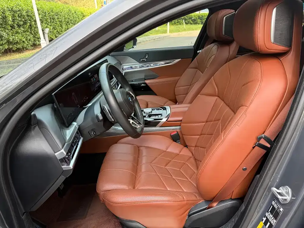 BMW i7 — фото 2