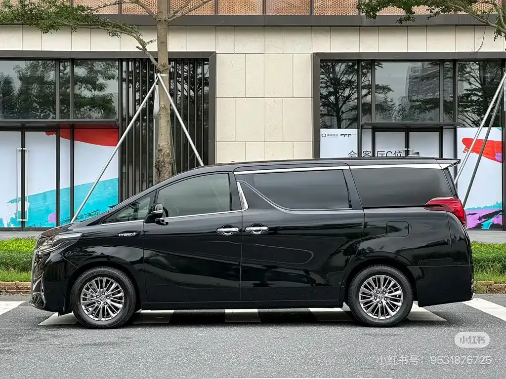 Toyota Alphard — фото 4