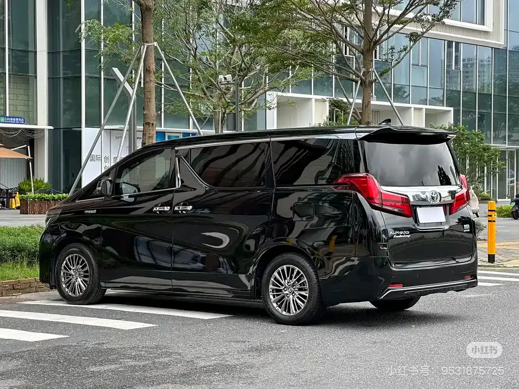 Toyota Alphard — фото 7