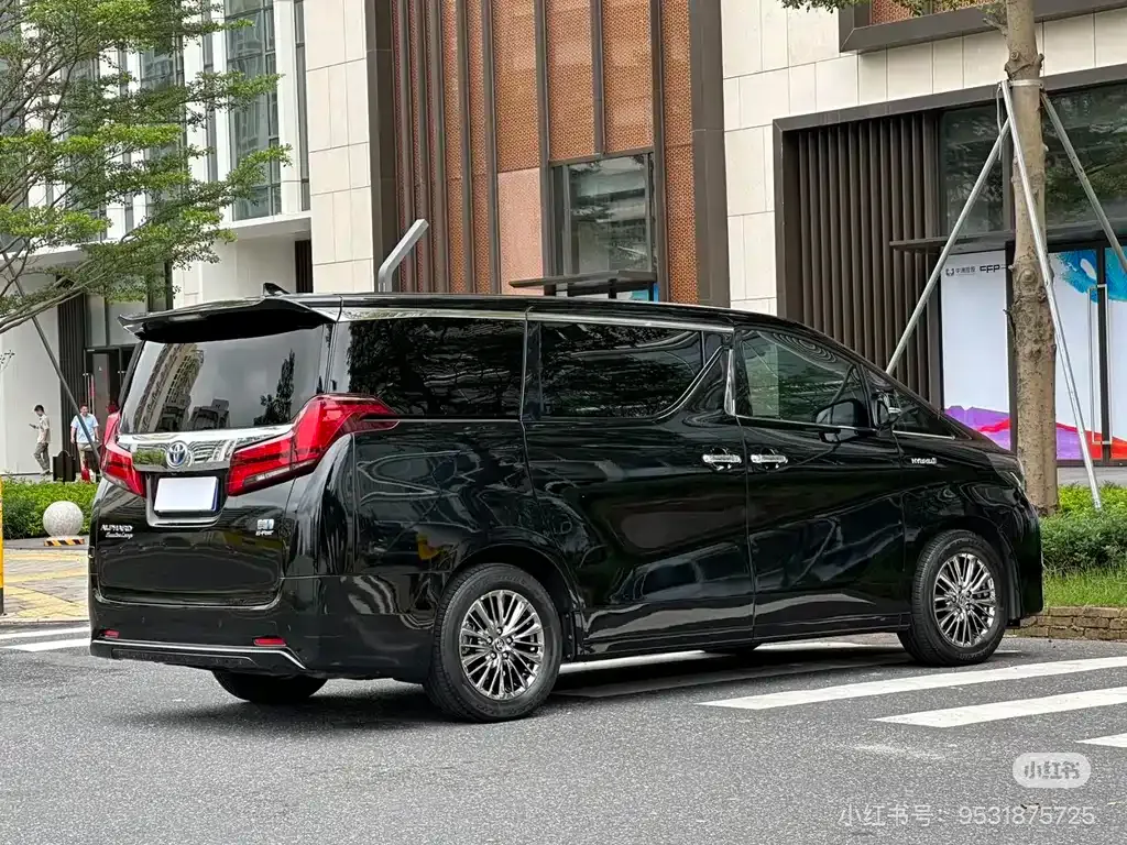 Toyota Alphard — фото 5