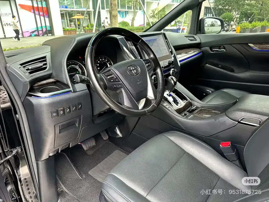 Toyota Alphard — фото 8