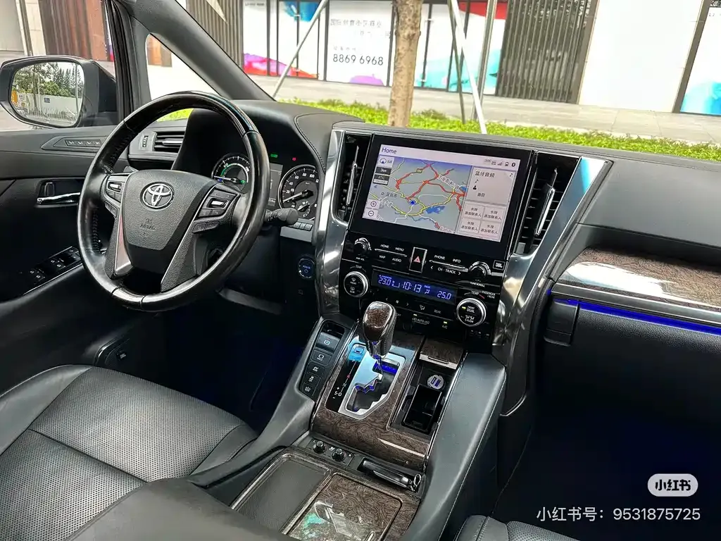 Toyota Alphard — фото 9