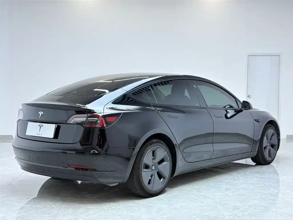 Tesla Model 3 — фото 5