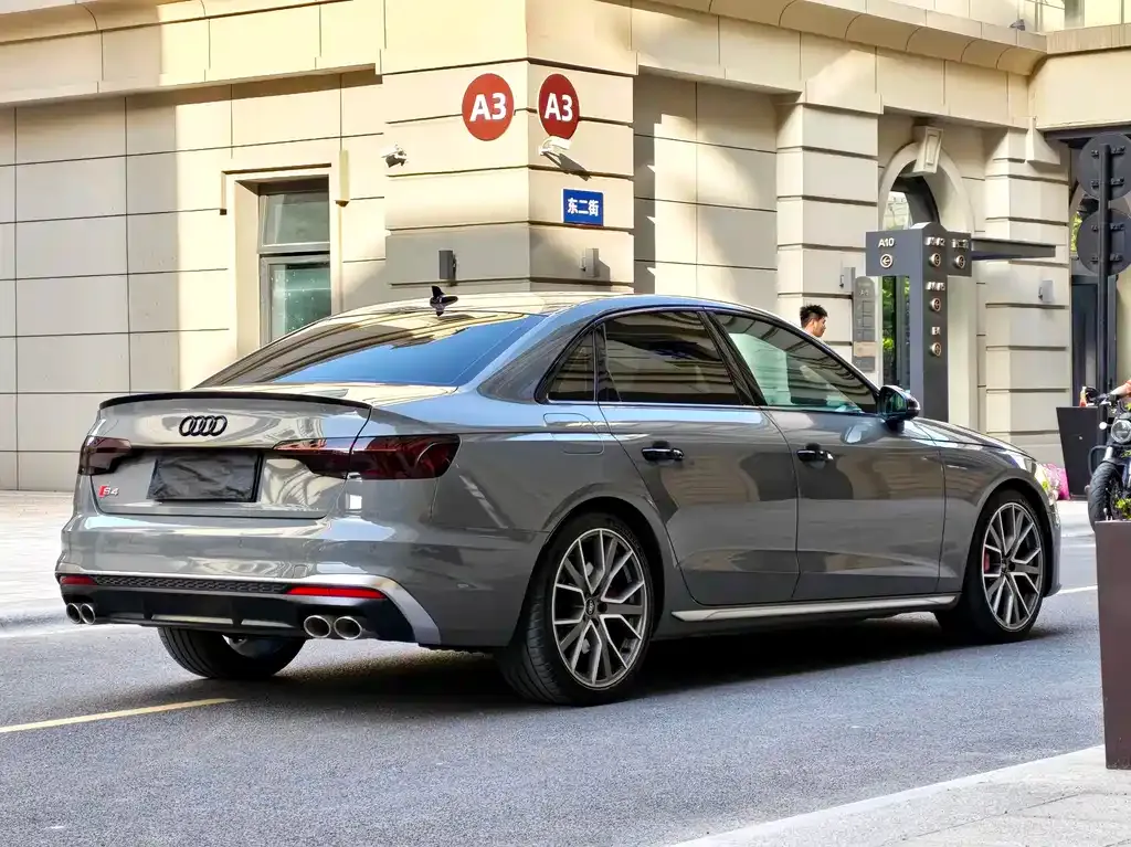 Audi S4 — фото 6