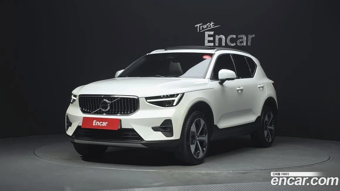 Volvo XC40 — фото 1