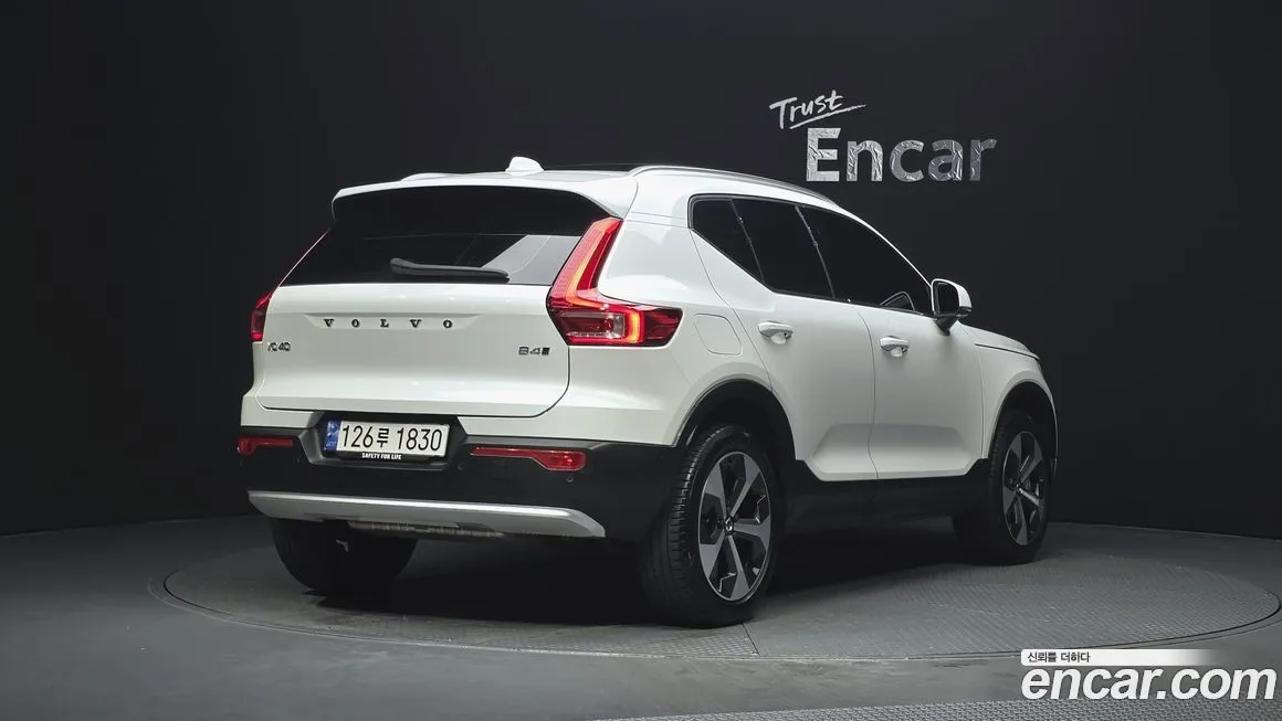 Volvo XC40 — фото 3