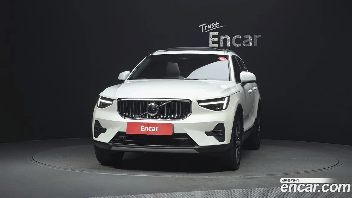 Volvo XC40 — фото 2