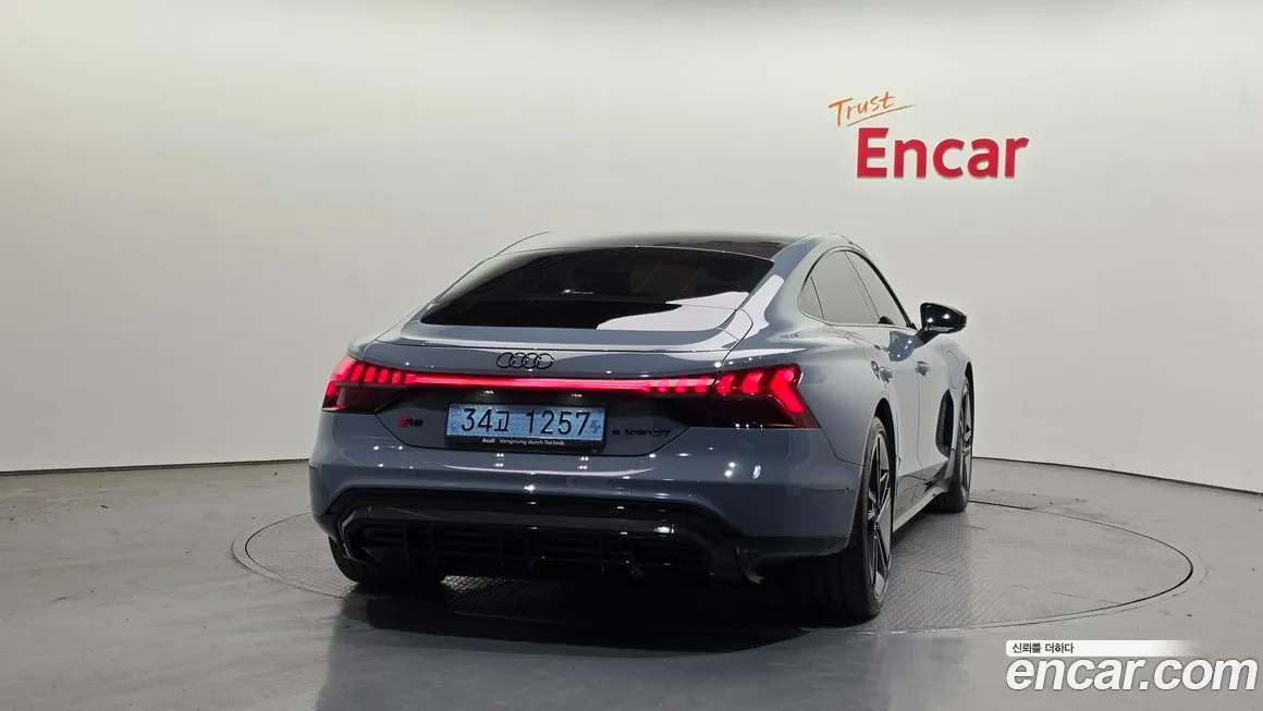 Audi RS e-tron GT — фото 4