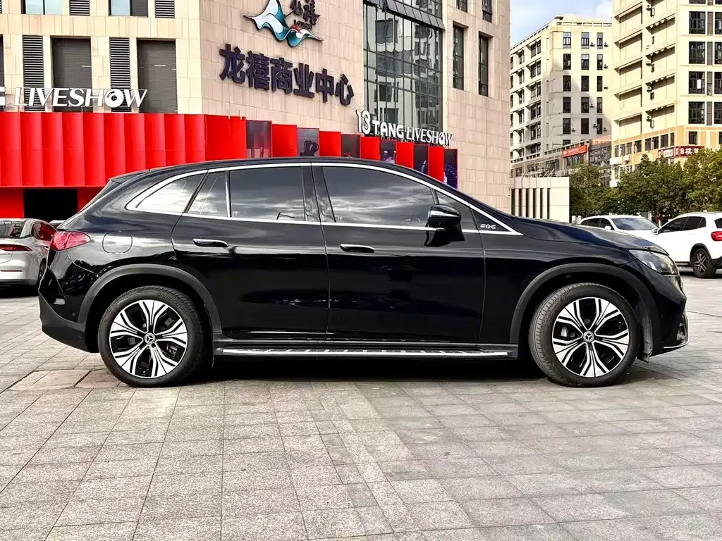 Mercedes-Benz EQE SUV — фото 6