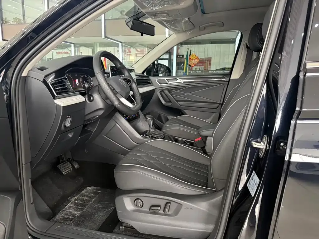 Volkswagen Tiguan L — фото 5