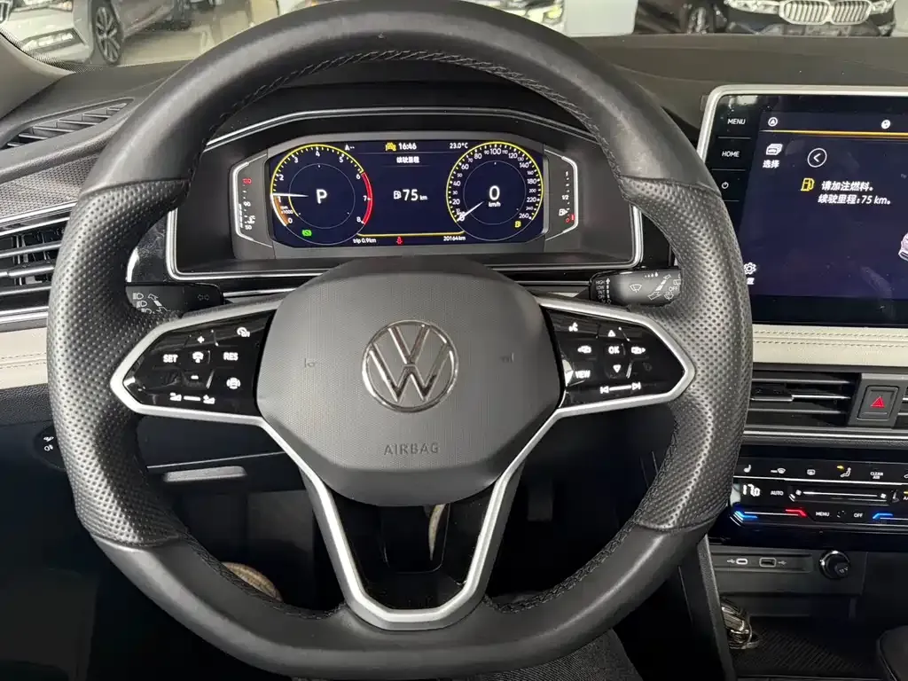 Volkswagen Tiguan L — фото 4
