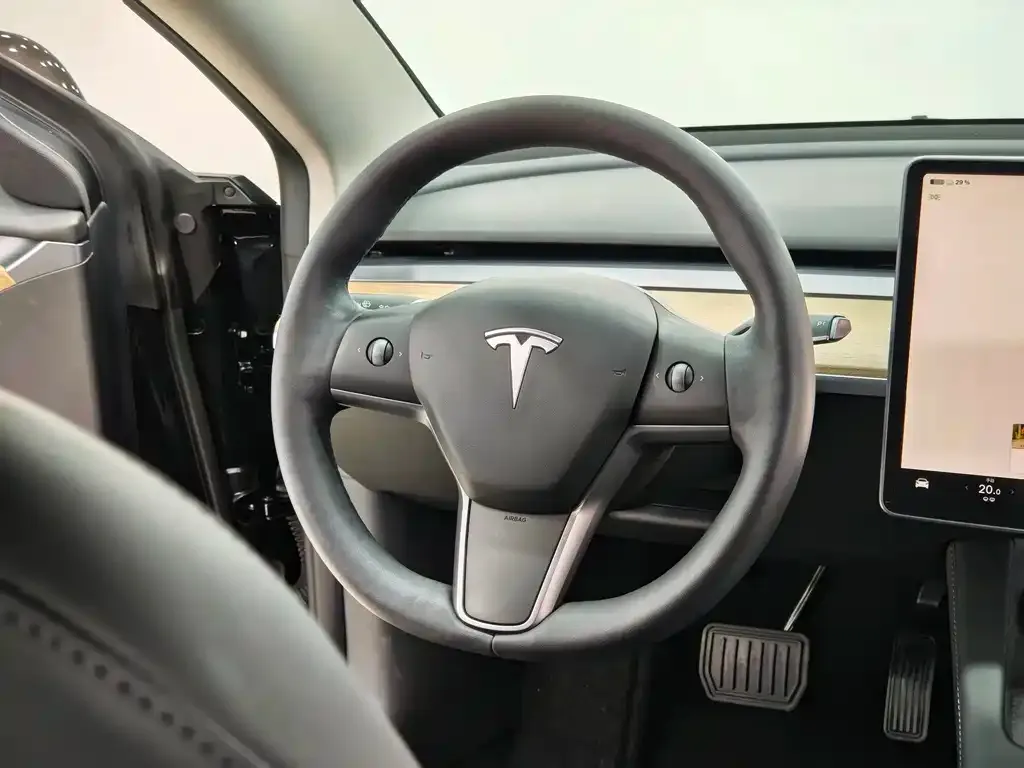 Tesla Model 3 — фото 5