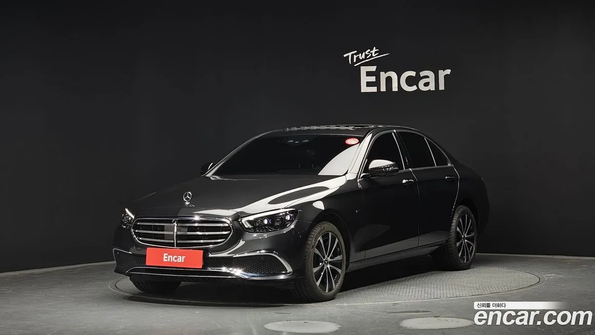 Mercedes-Benz E-Class — фото 1