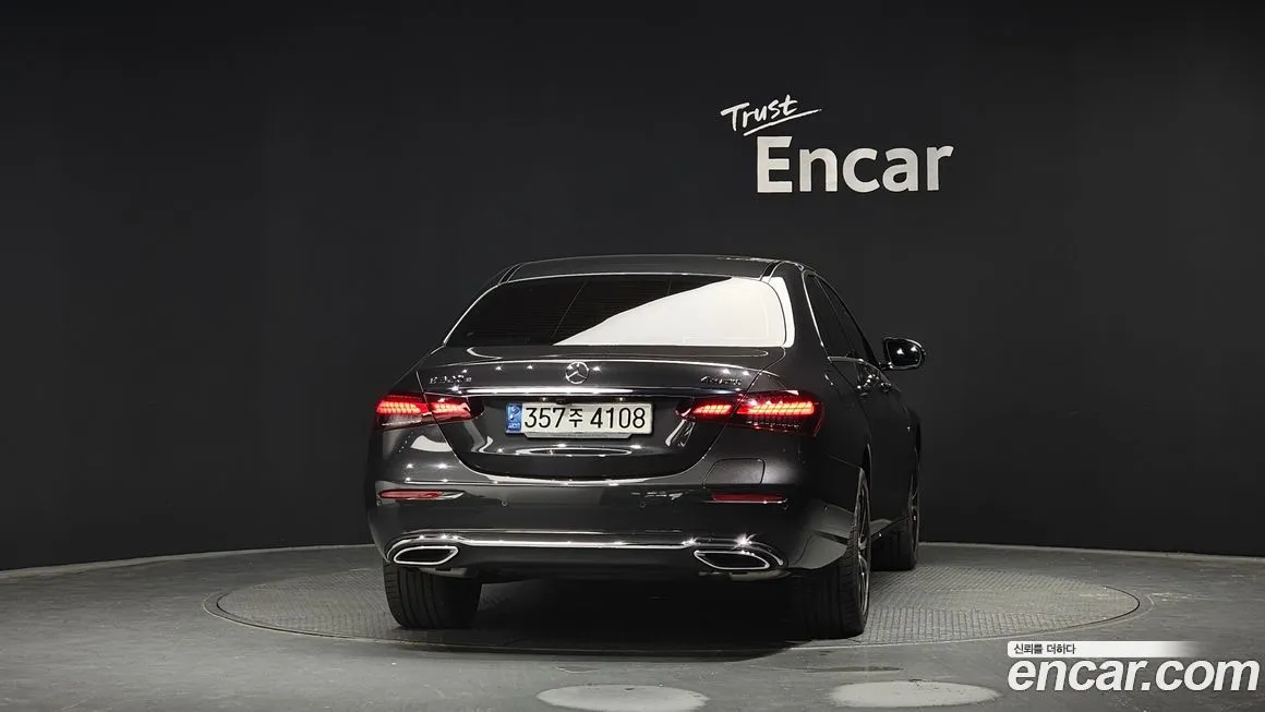 Mercedes-Benz E-Class — фото 2