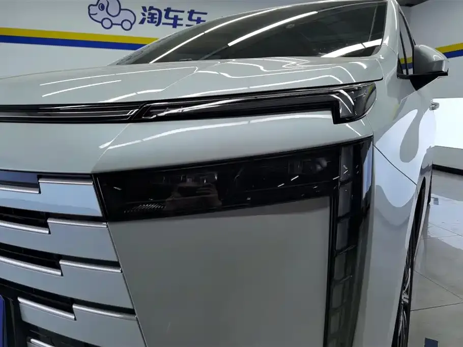 GAC Motor Trumpchi E8 — фото 10
