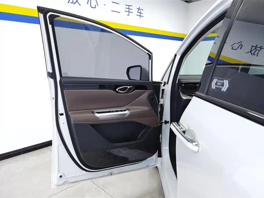 GAC Motor Trumpchi E8 — фото 4