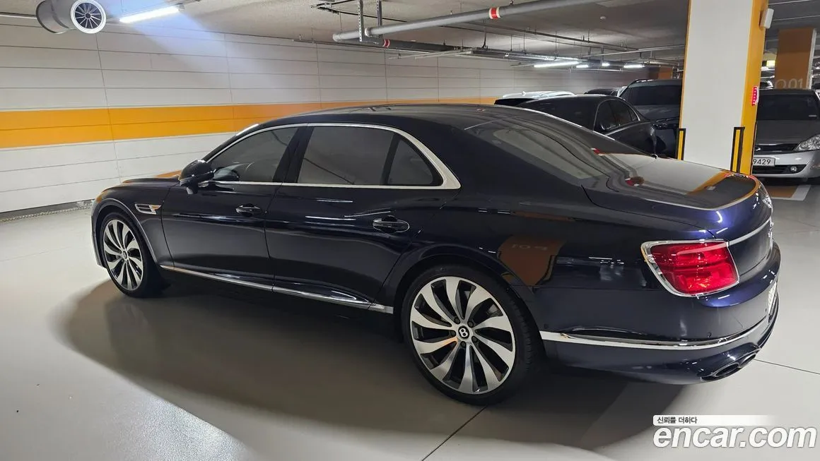 Bentley Flying Spur — фото 8
