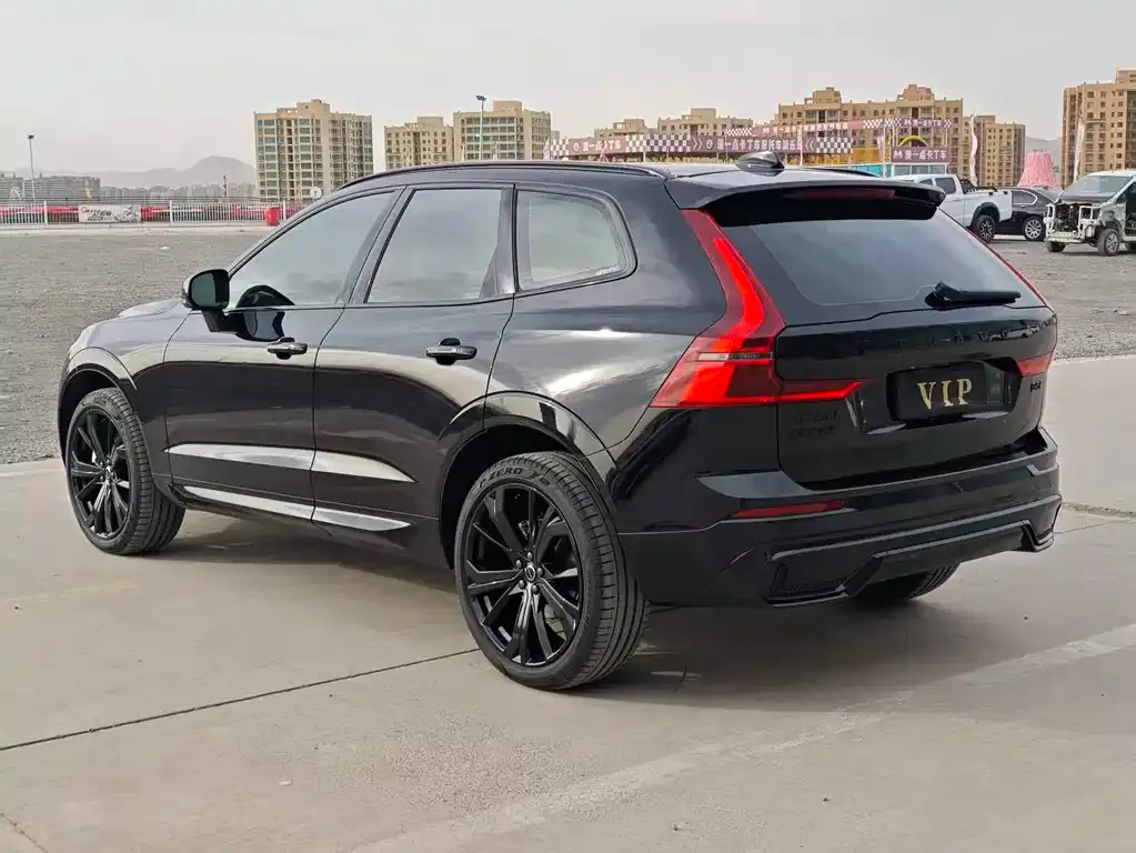 Volvo XC60 — фото 8
