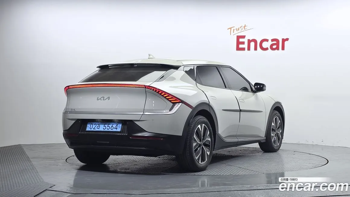 Kia EV6 — фото 8