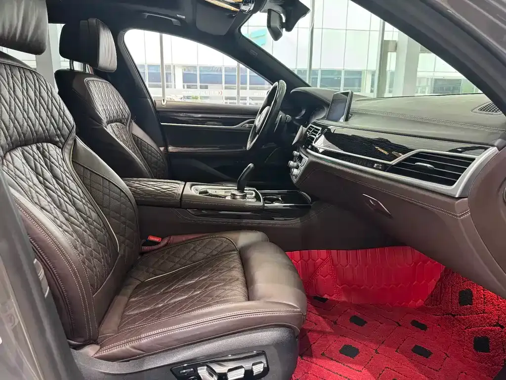 BMW 7 Series — фото 6
