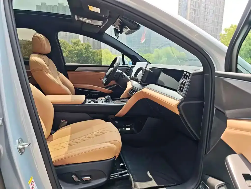 BYD L DM-i — фото 8