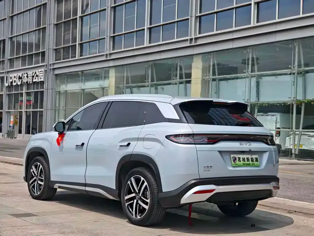 BYD L DM-i — фото 7