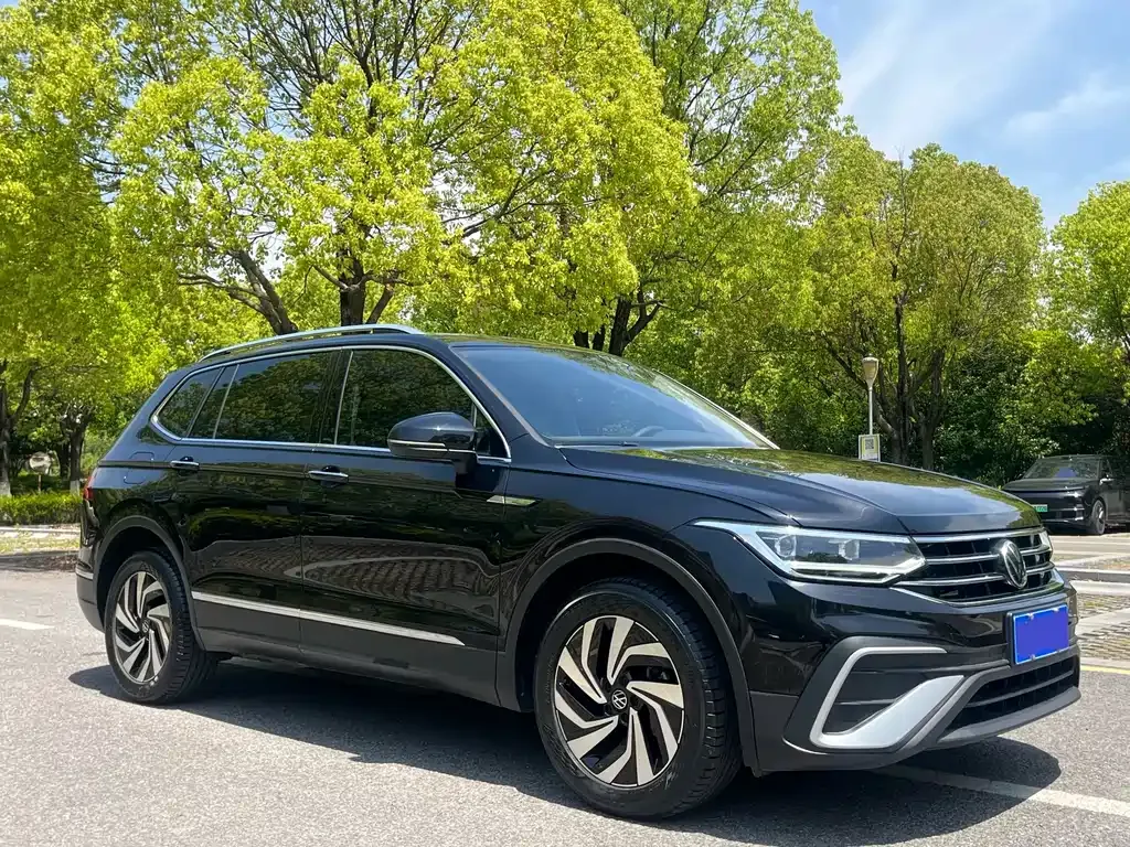 Volkswagen Tiguan L — фото 7
