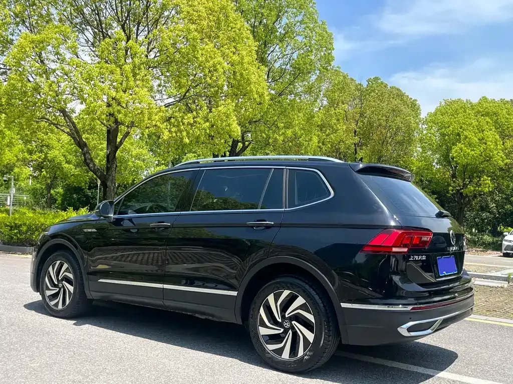 Volkswagen Tiguan L — фото 6